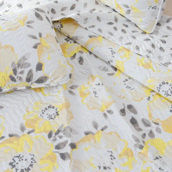 Everyday Floral Quilt Bedding Set