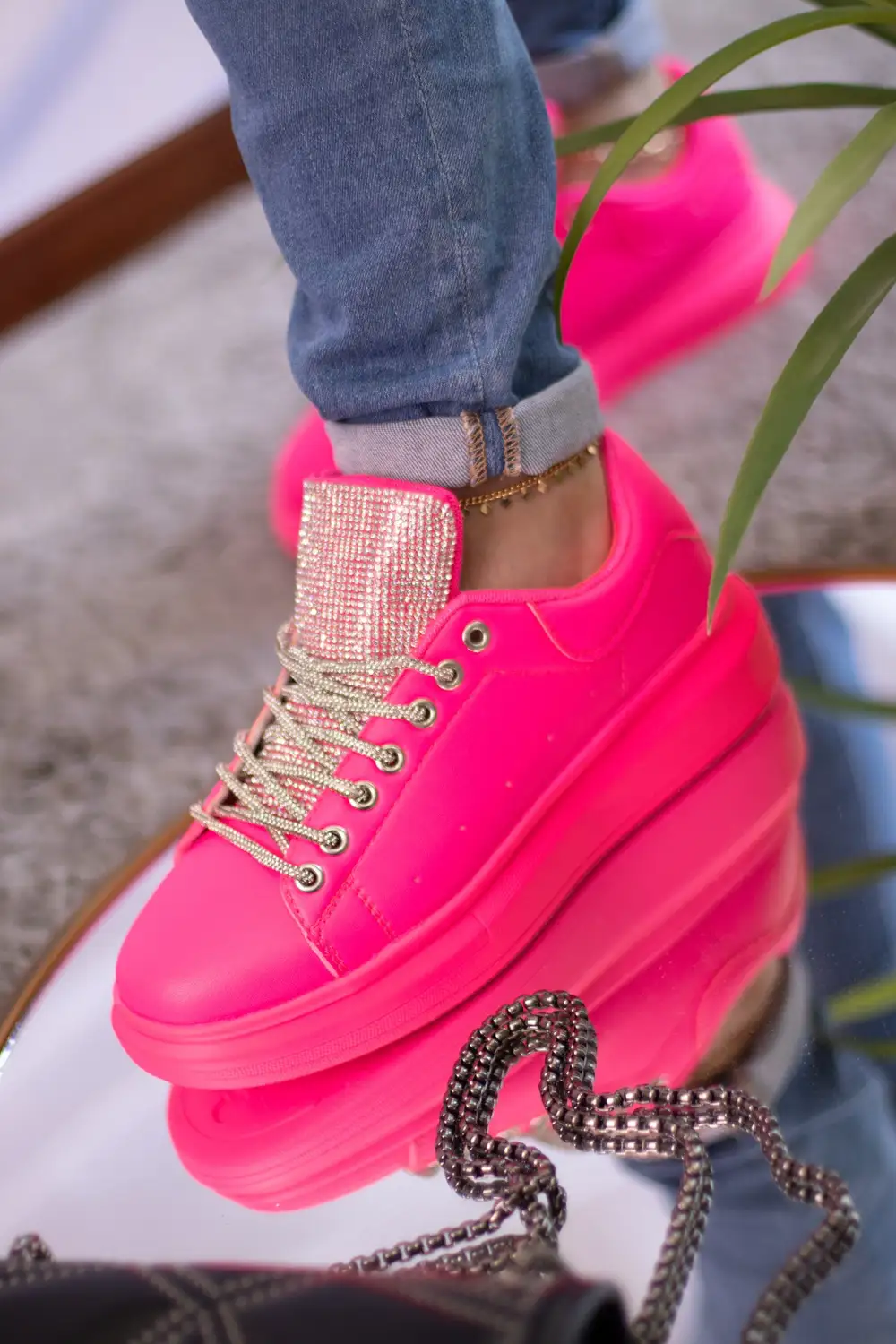 SIA 02 | HOT PINK
