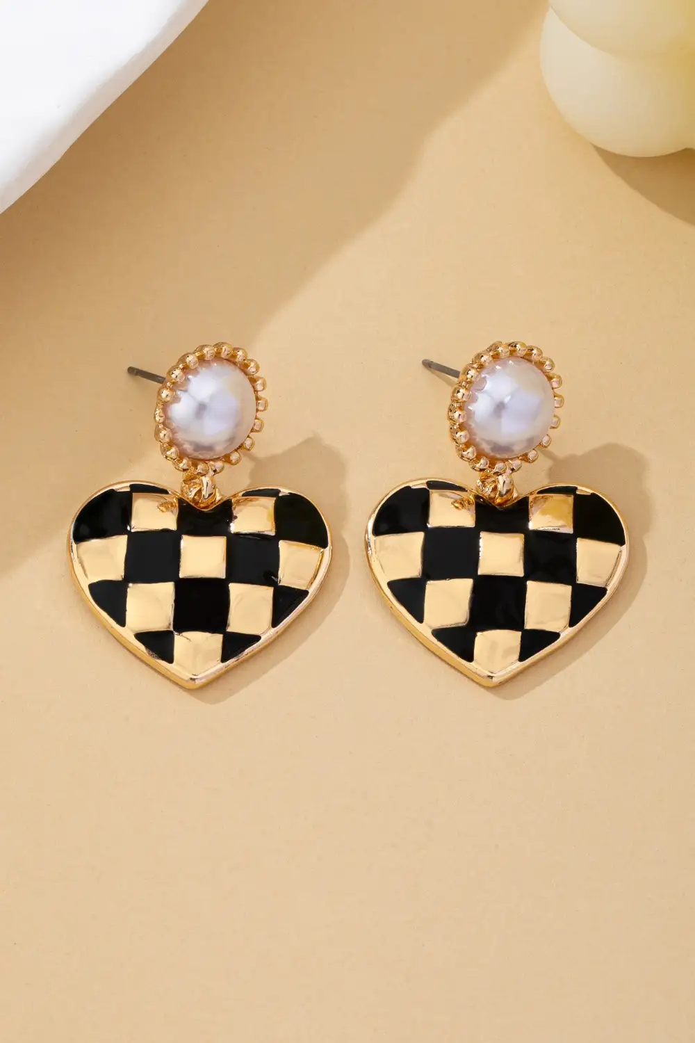 Vintage Style Checkerboard Heart Drop