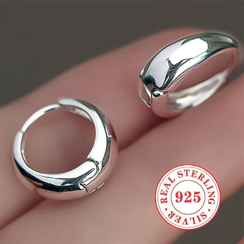 Women's Minimalist Circle Earrings And