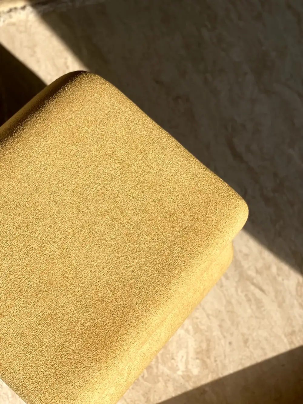 Mustard S-Boucle Pouffe
