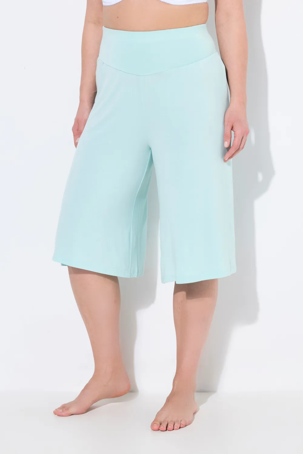 V-Shaped Loose Shorts