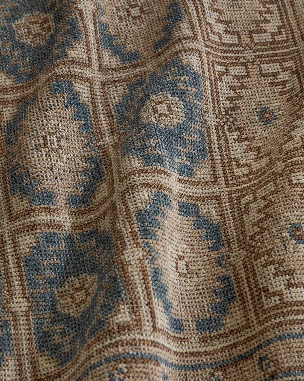 Bordered Durable-Weave Hand-Knotted Wool Area Rug