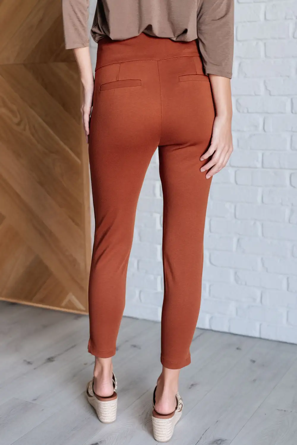 Magic Ankle Crop Skinny Pants In Rust