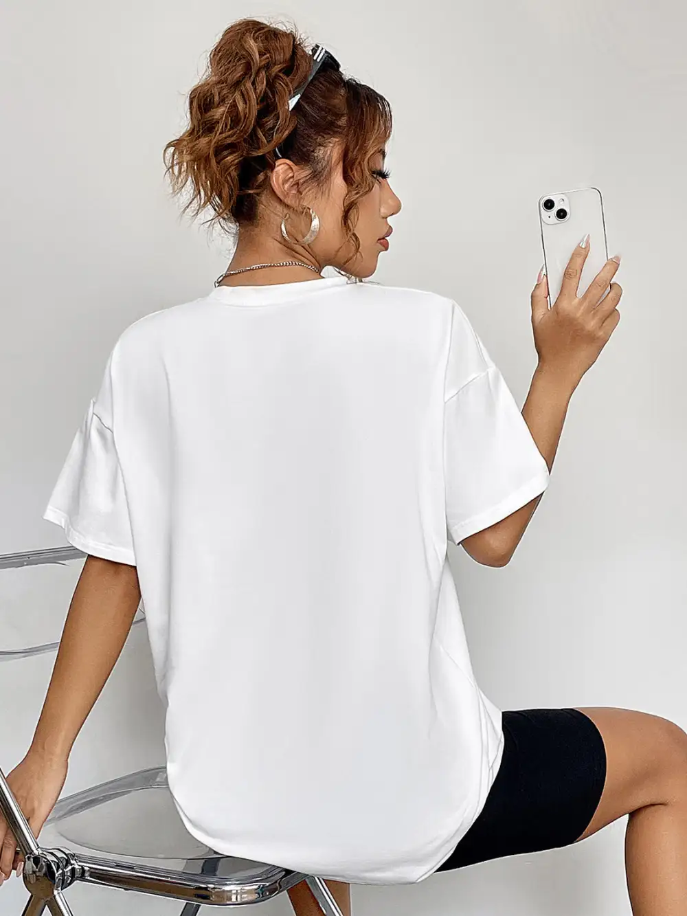 Effortless Round-Neck Short-Sleeve Graphic T-Shirt