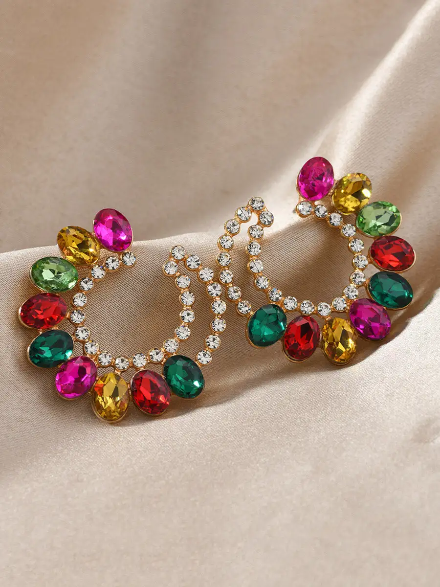 Minimal Romantic Accent Earrings