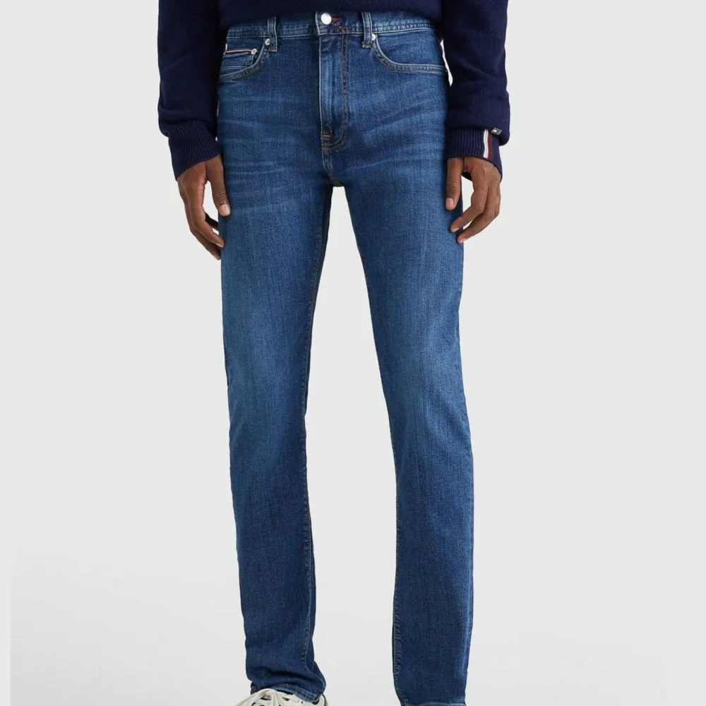 Rinse-Wash Slim-Fit Denim Jeans
