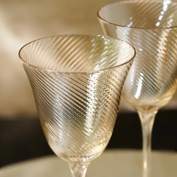 Light Amber Swirl Wine Glass Set
