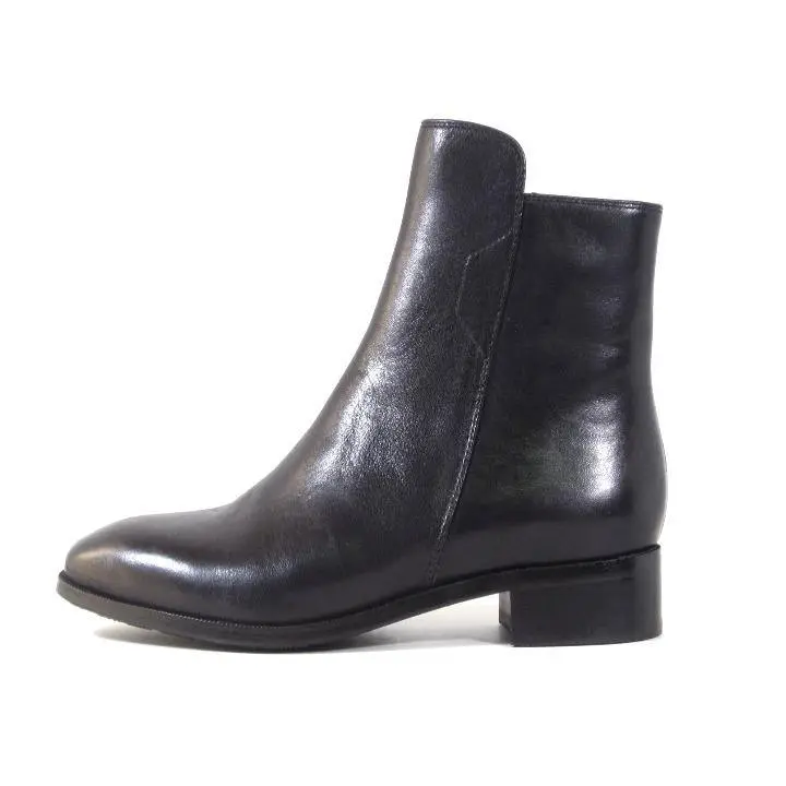 Leather Pointed Toe Chelsea Ankle Boots