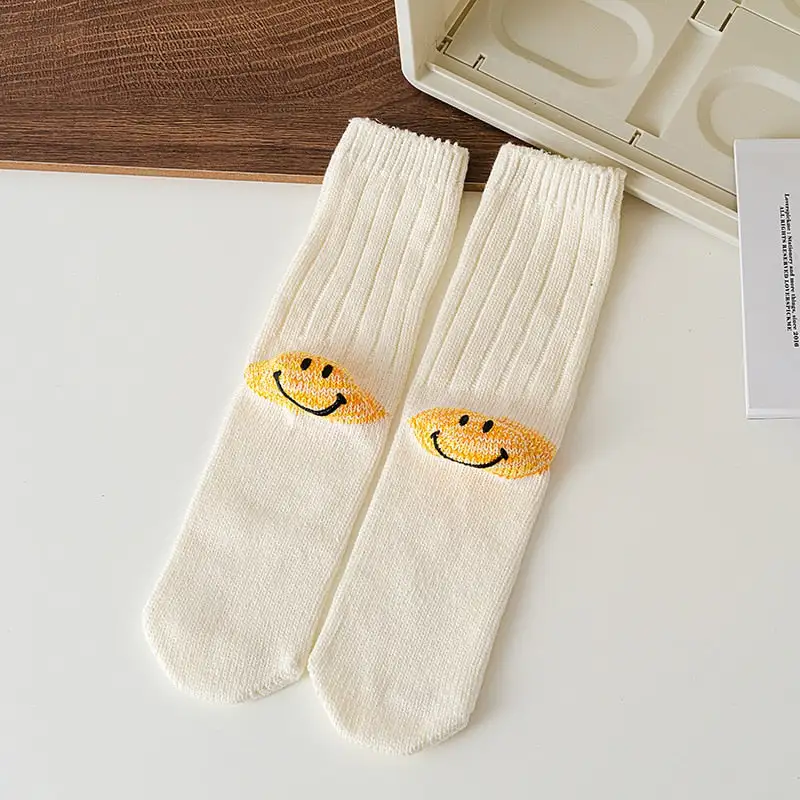 Ribbed Smiley Heel Crew Socks