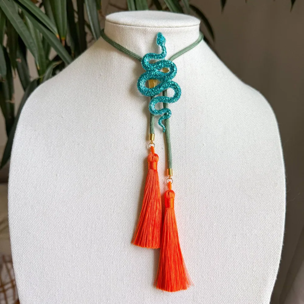 Resin Decorative Bolo