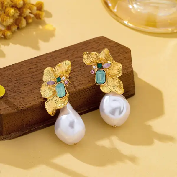 Textured Floral Pearl Dangle arrings