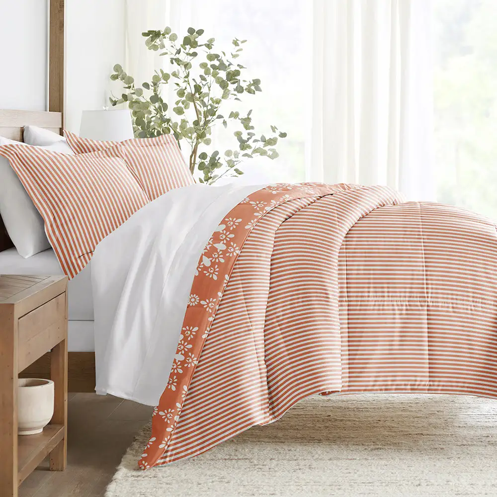 Daisy Medallion Reversible Down Alternative Comforter Set