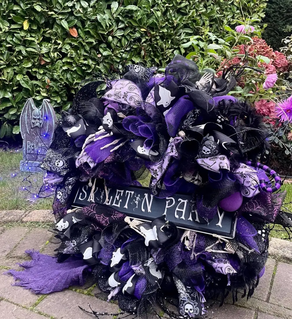 Rose Crown Skeleton Mesh Wreath