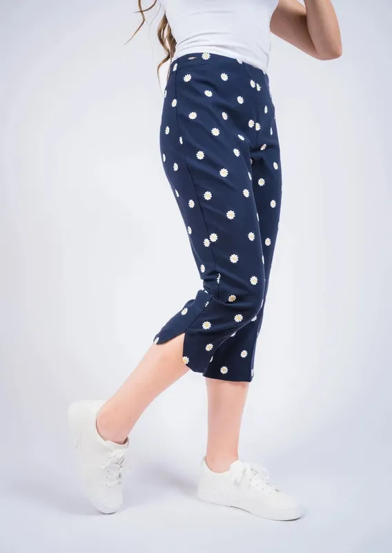 Embroidered Daisy Pull-On Slim Fit Capri Pants