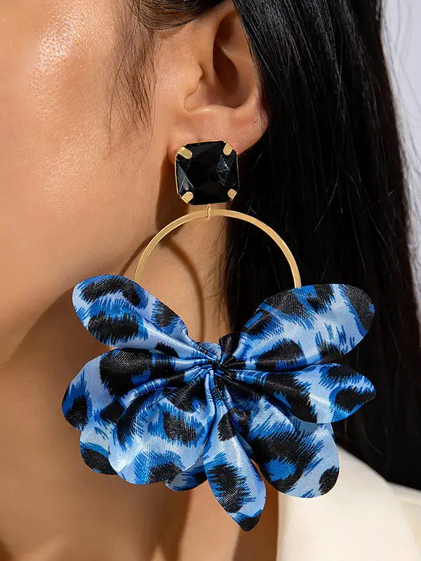 Expressive Geometric Accent Earrings