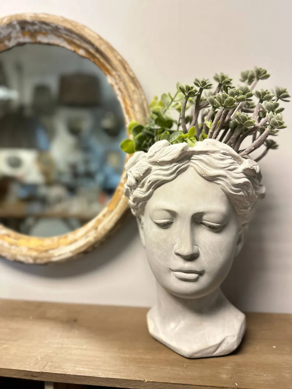 Cozy Room Decorative Accent Portrait Vase
