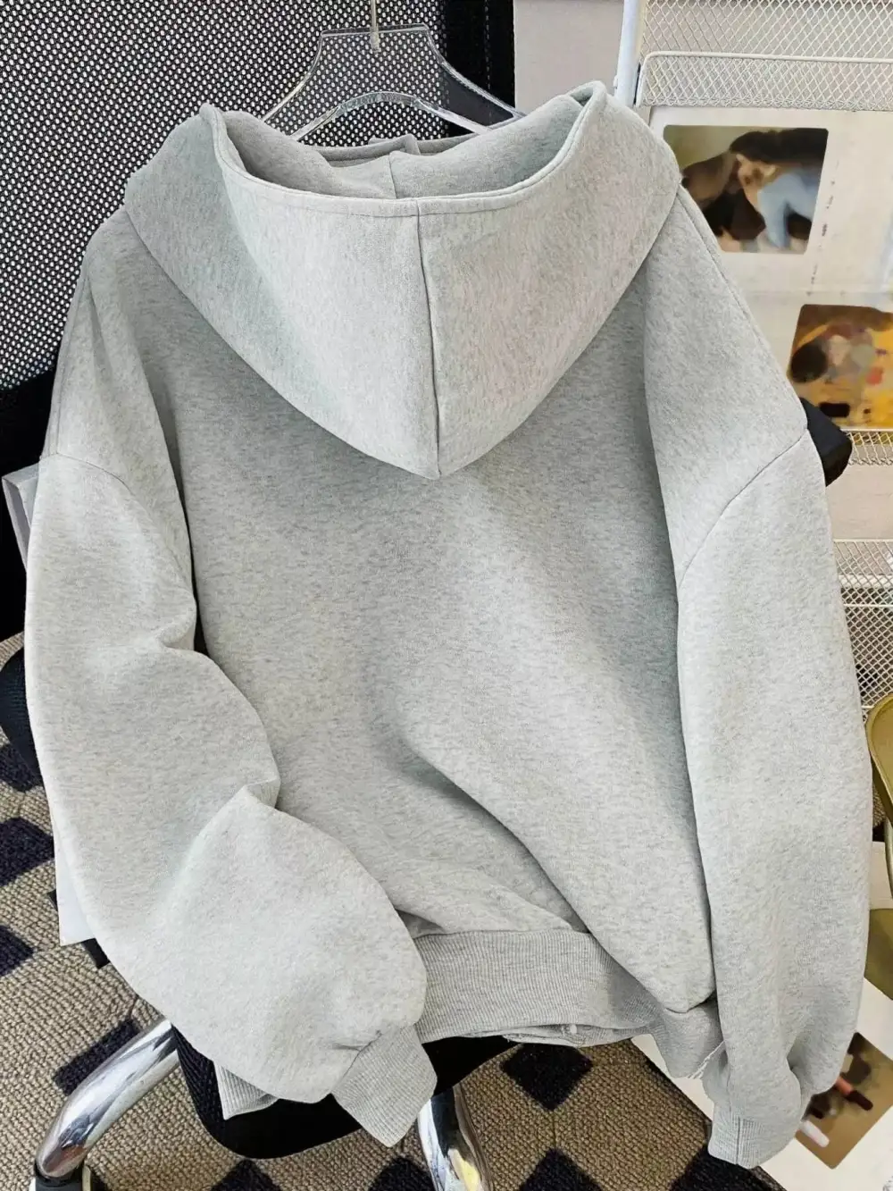 Refined Zip-Detail Pocketed Long-Sleeve Hoodie
