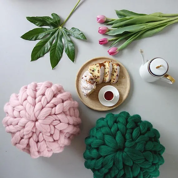 Chunky-Knit Woven Round Decorative Throw Blanket