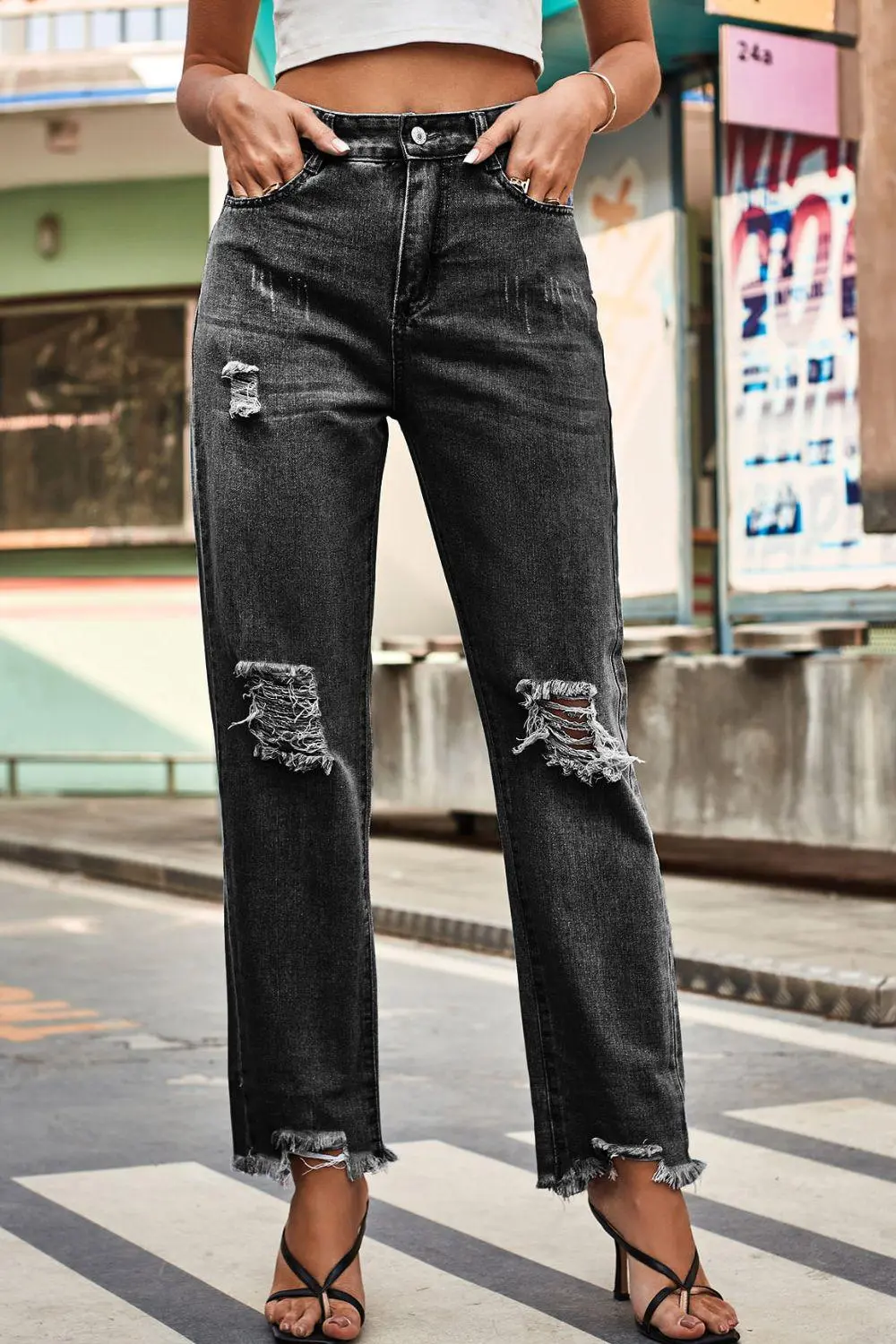 Distresssed Buttoned Loose Fit Denim Jeans