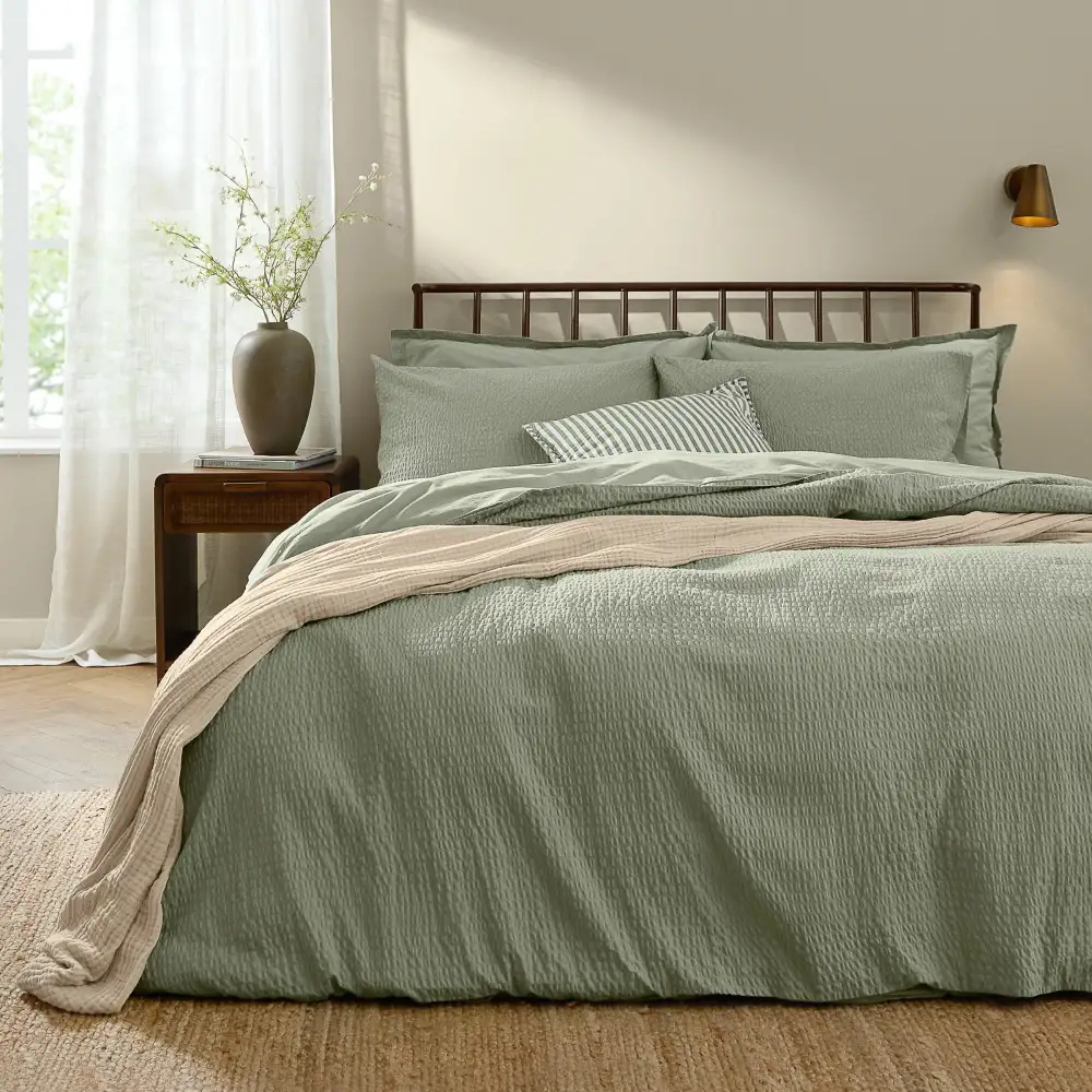 Refined Bedroom Reversible Scenic Seersucker Duvet Cover Set