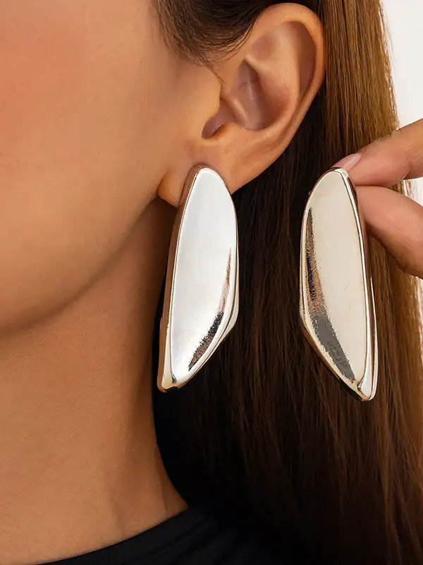 Artful Leaf Accent Earrings