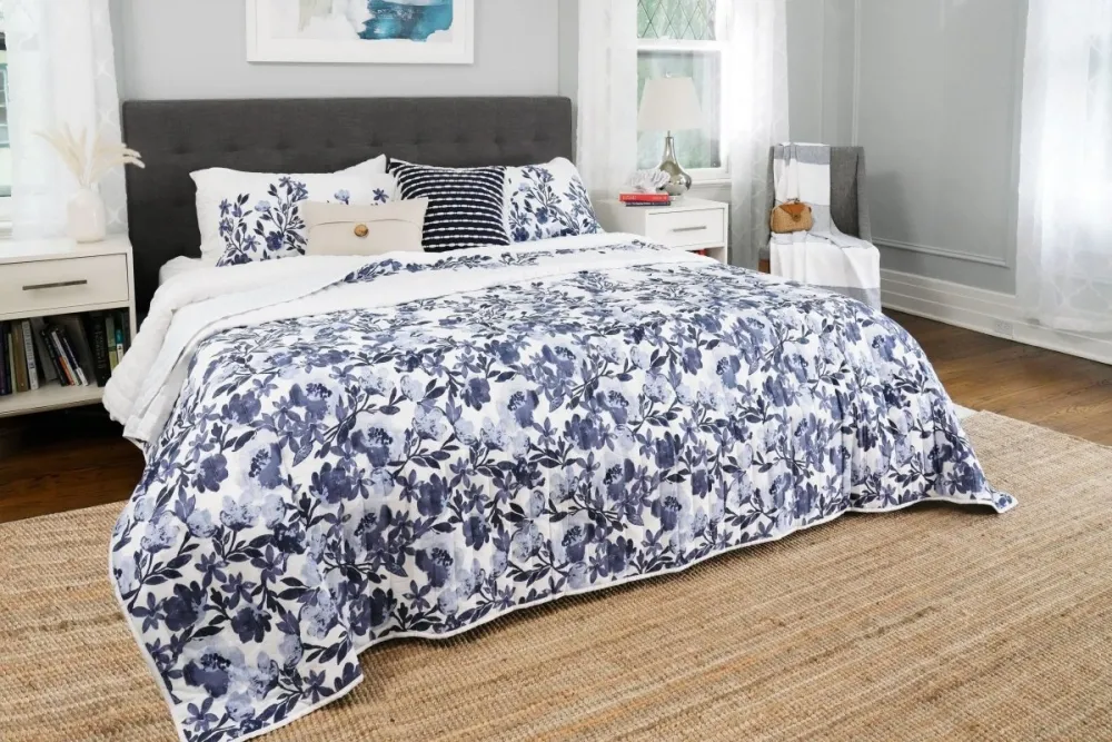 Simple Reversible Quilt Bedding Set