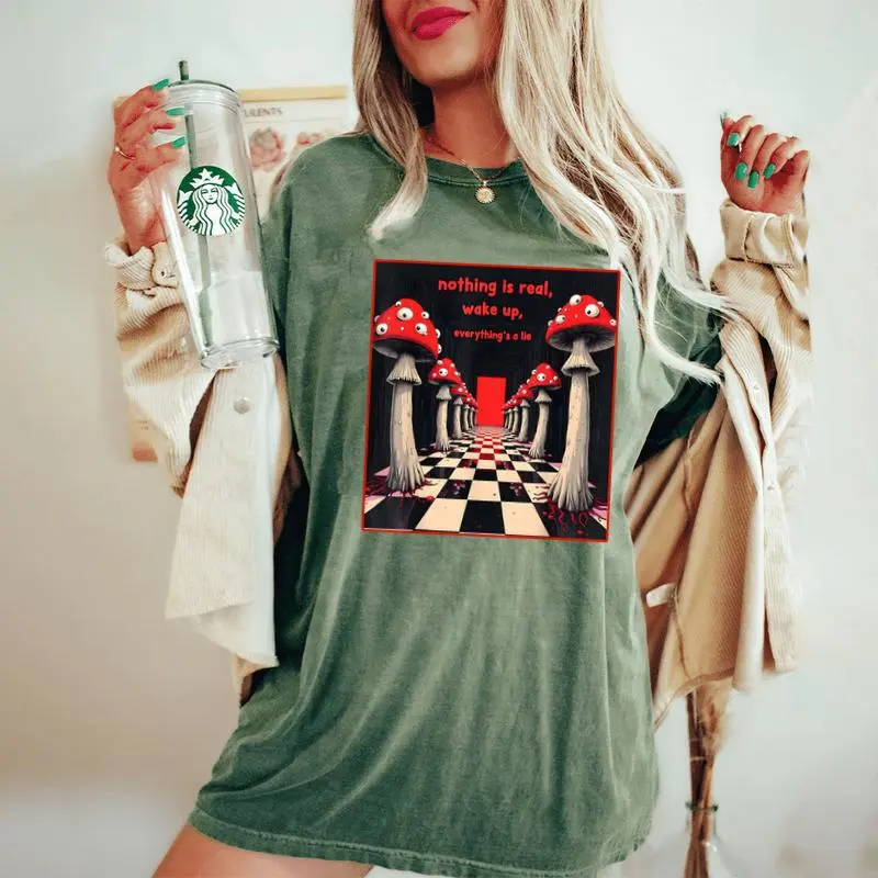 Weirdcore Aesthetic Mushroom Eyes Creepy Strangecore Women's Oversized Comfort T-Shirt