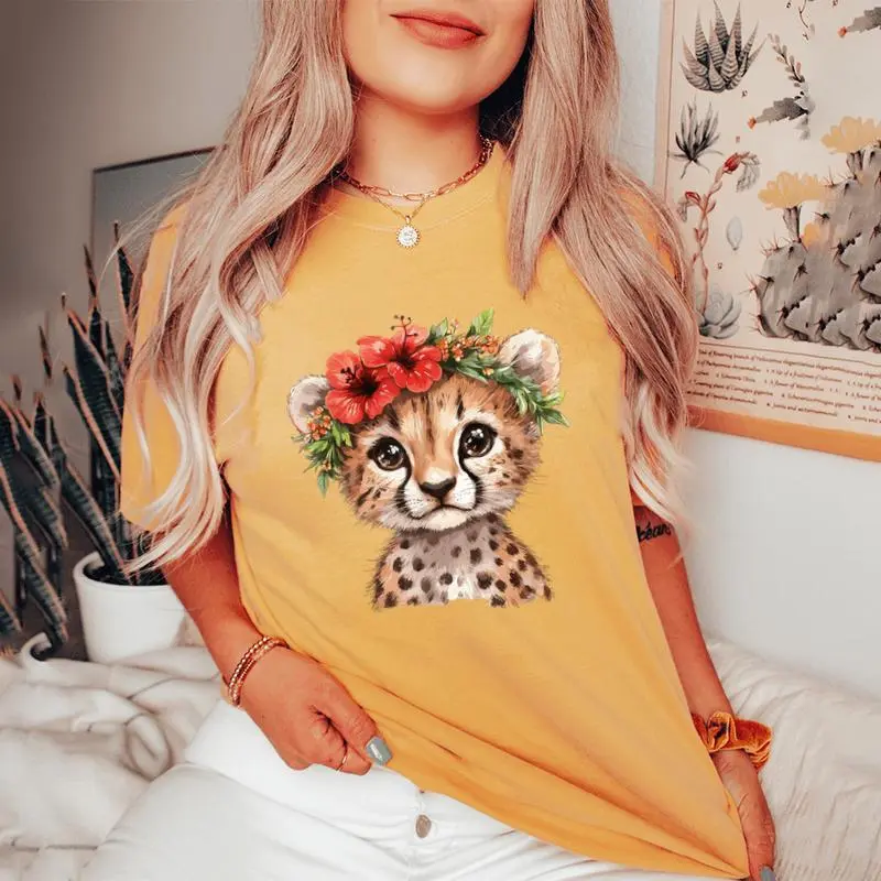 Cute Cheetah With Flower Crown Women's Oversized Comfort T-Shirt