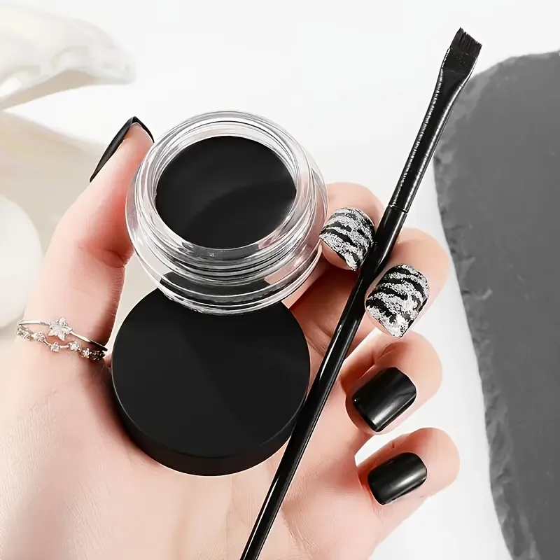 Long-Lasting Gel Eyeliner