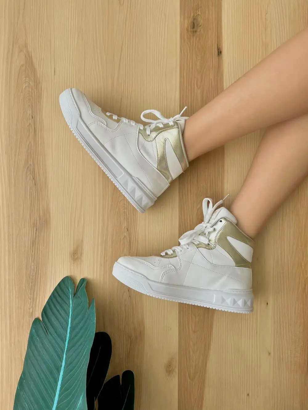 Polished Modern Everyday Casual Sneakers