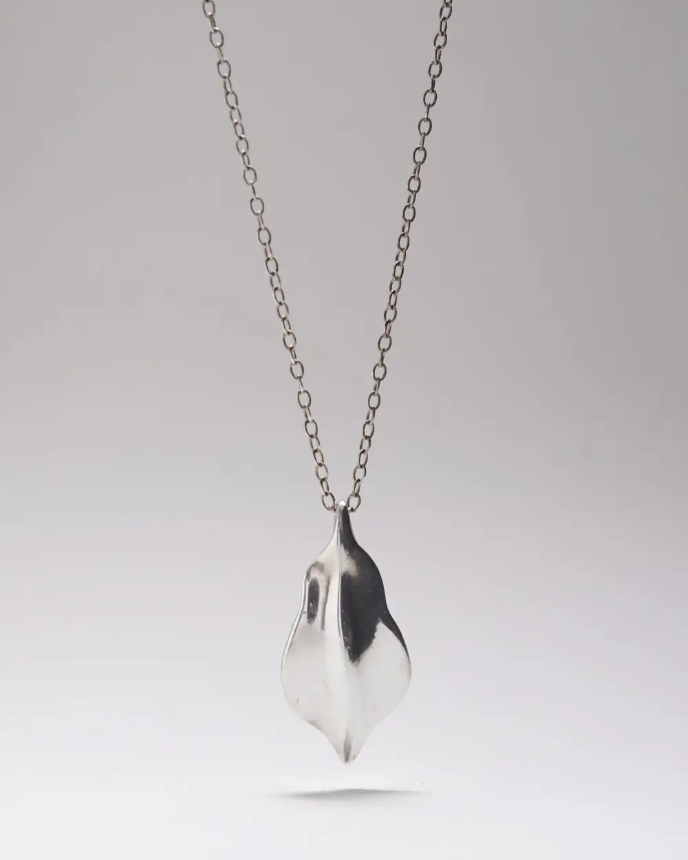 Refined Leaf Necklace