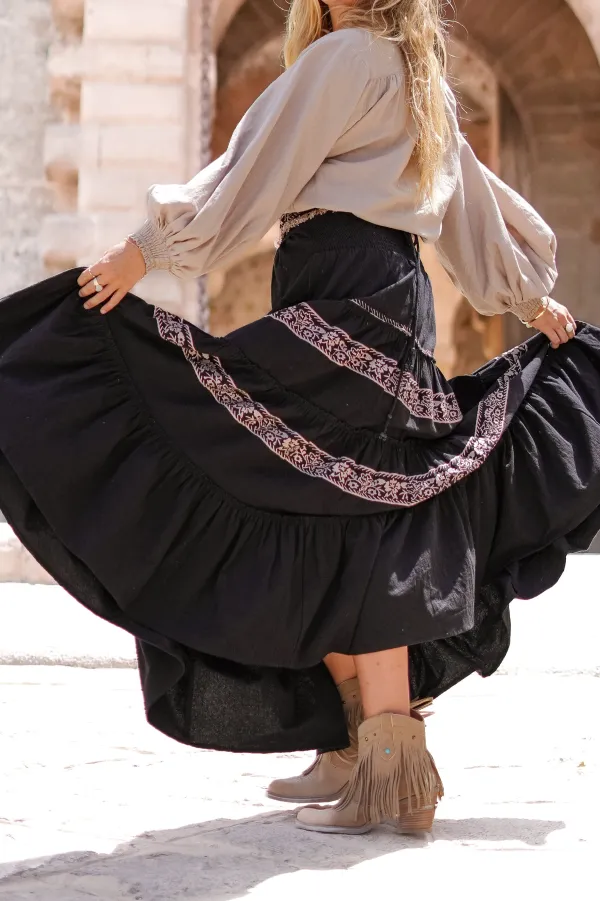 Smooth Carry Maxi Embroidered Skirt