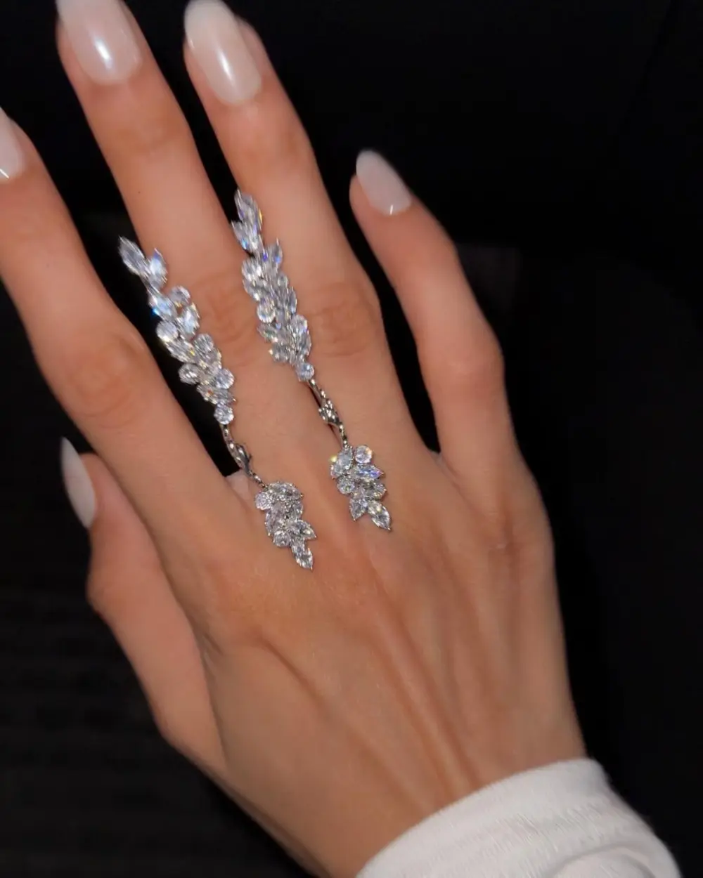 Distinctive Rhinestone Hand Chain Jewelry