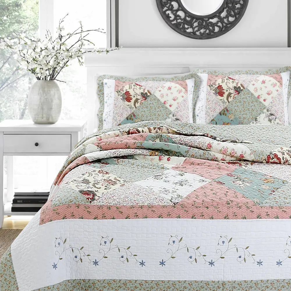 Cotton Patchwork Scalloped Embroidered Quilt Bedding Set