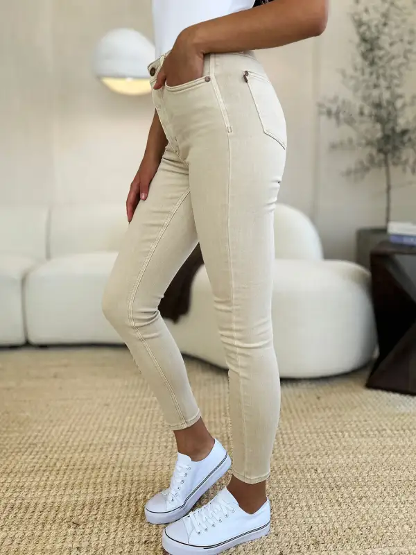 Easy-Fit Modern Comfort-Fit Jeans