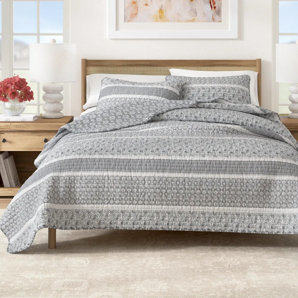 Elegant Striped Quilt Bedding Set