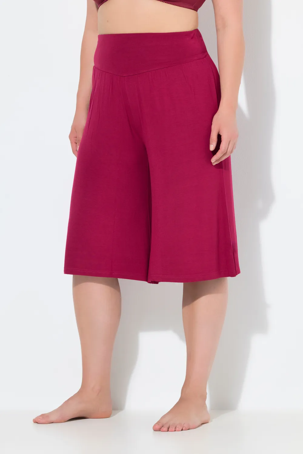 V-Shaped Loose Shorts