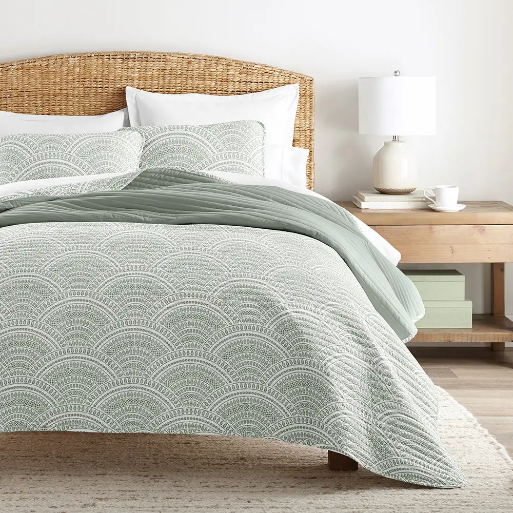 Scallop Reversible Quilted Coverlet Set