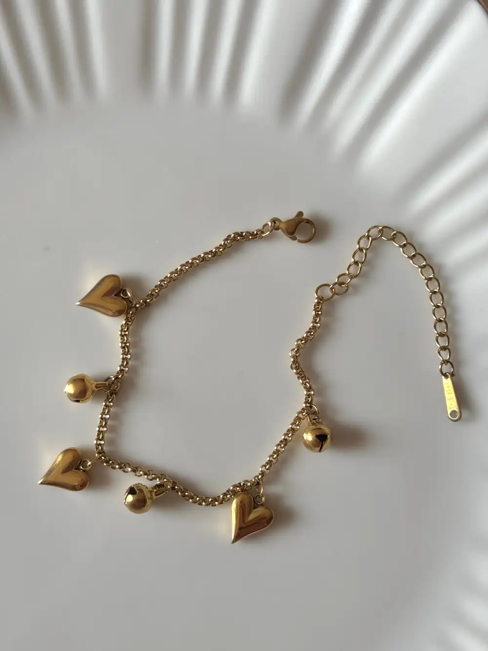 Dangling Heart Bracelet