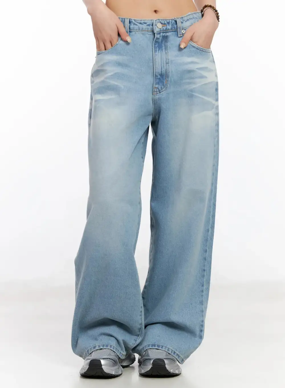Contemporary Vintage Wash Wide-Leg Jeans
