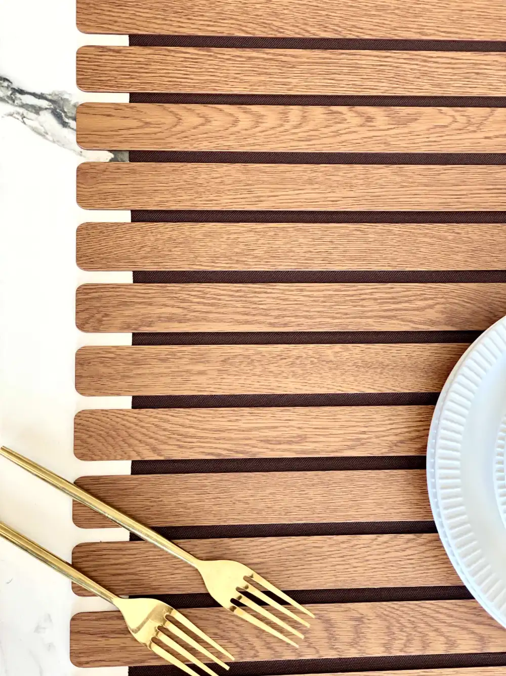 Elm Foldable Table Runner Brown Feet