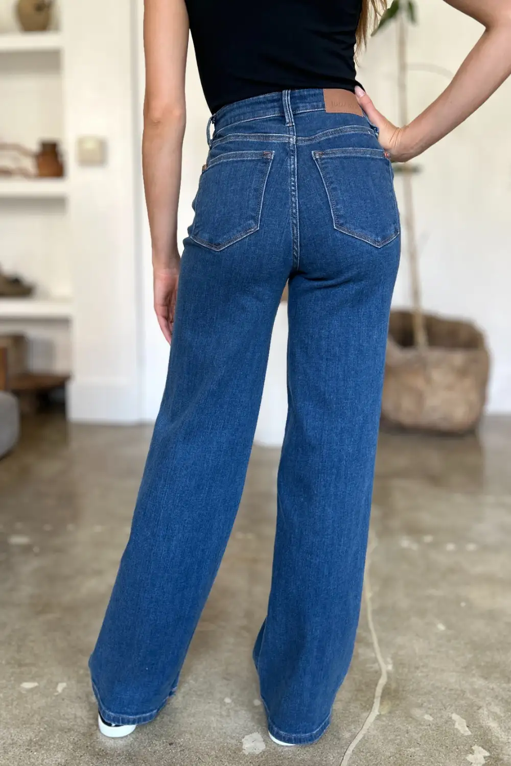 Classic Easy-Fit Jeans