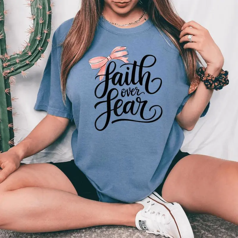 Pink Bow Faith Over Fear Christian Faith Jesus Bible Verse Women's Oversized Comfort T-shirt