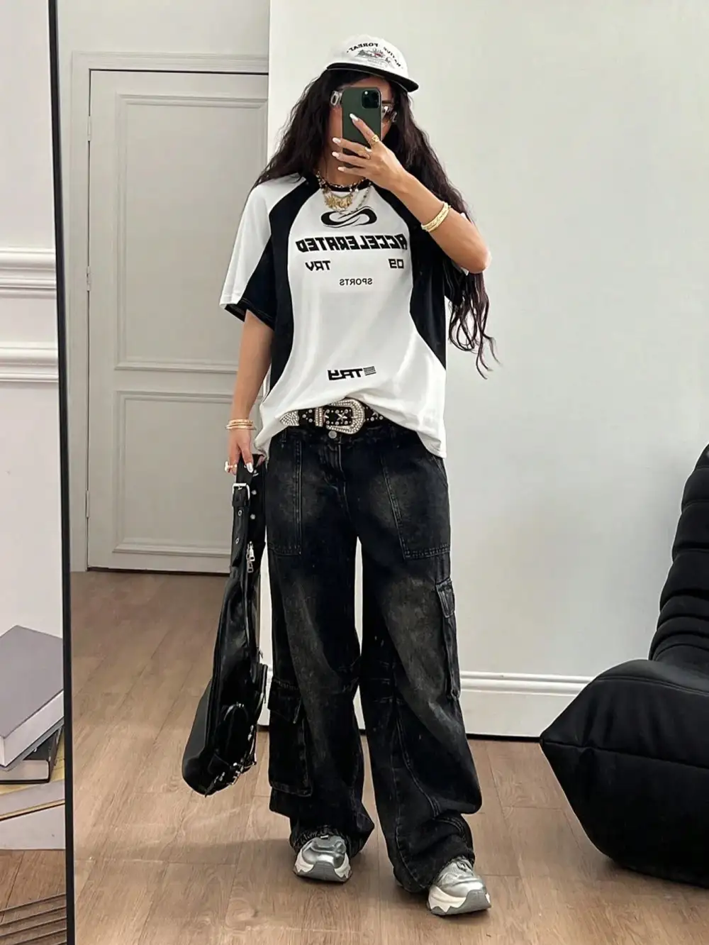 Women Black Raglan Sleeve Relaxed Fit Letter Graphic T-Shirt