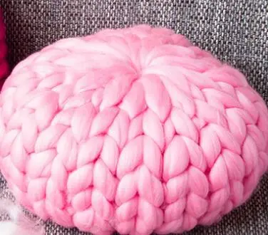 Chunky-Knit Woven Round Decorative Throw Blanket