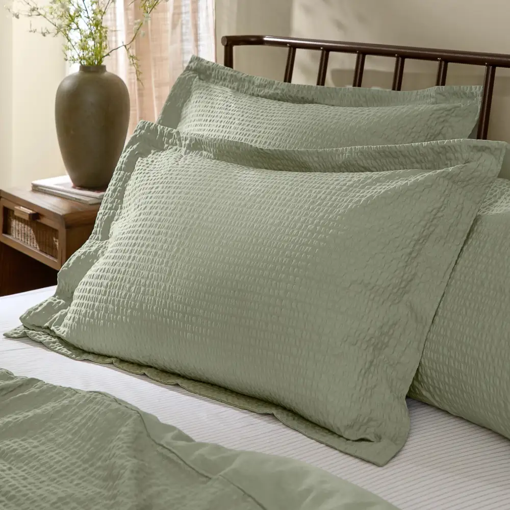 Refined Bedroom Reversible Scenic Seersucker Duvet Cover Set