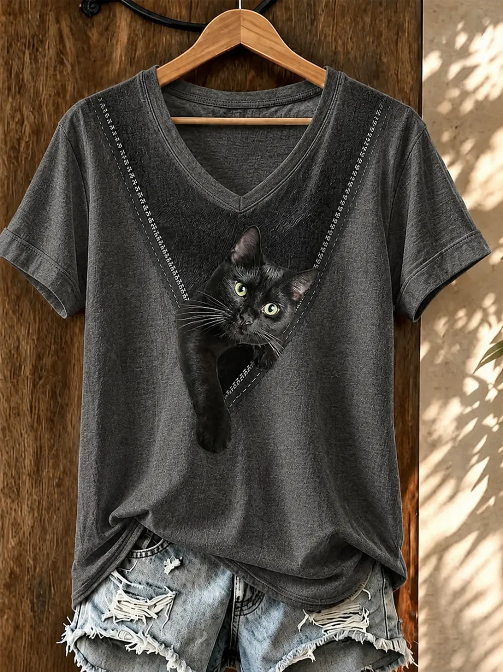 Women'S Cute Cat Printed V-Neck T-Shirt