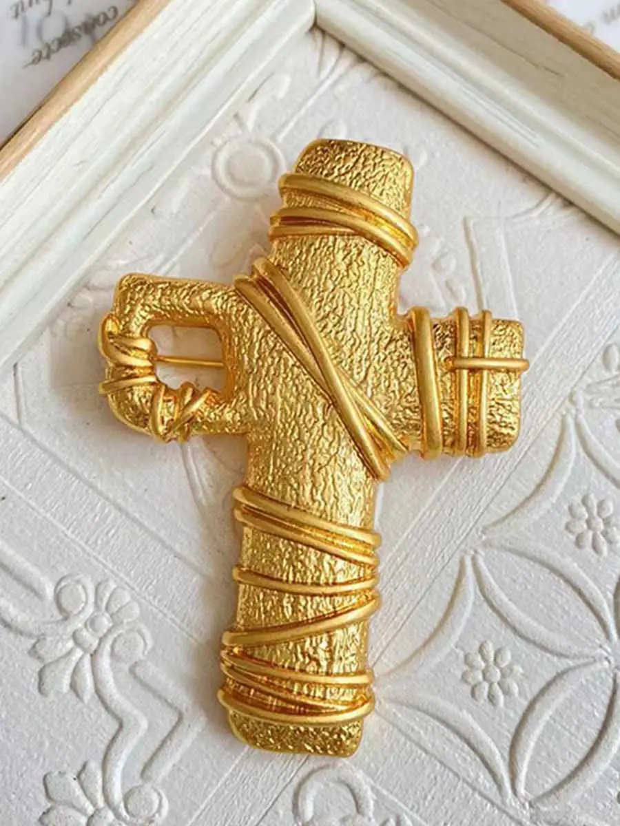 Maelle Prayer Brooch
