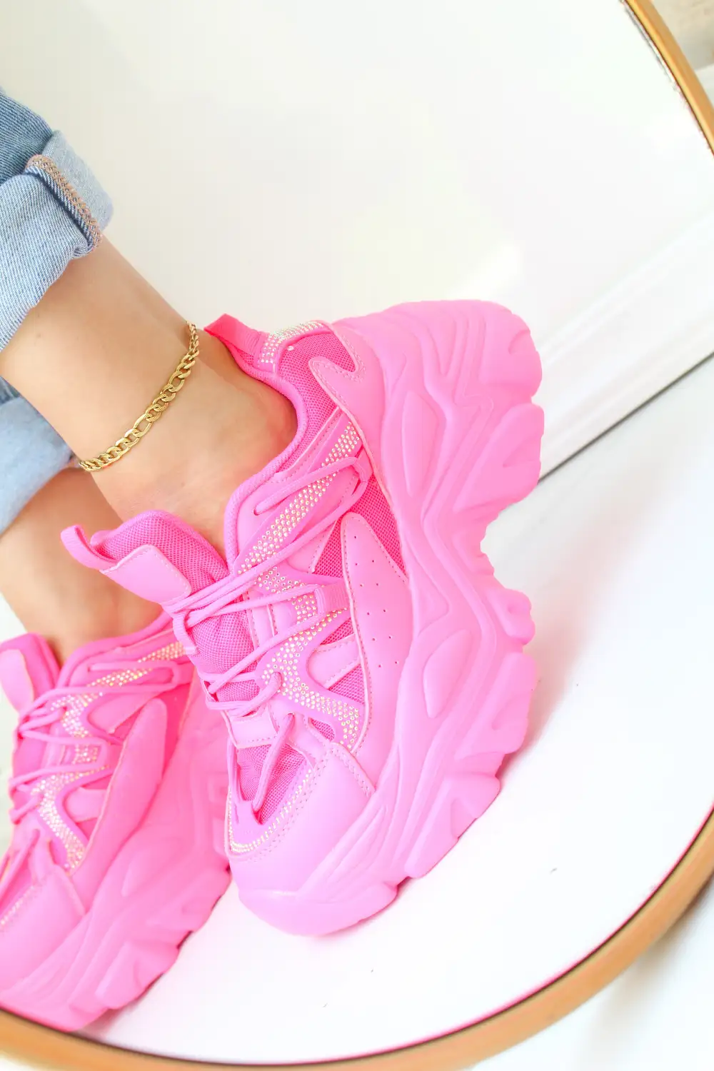 NIKKI | HOT PINK